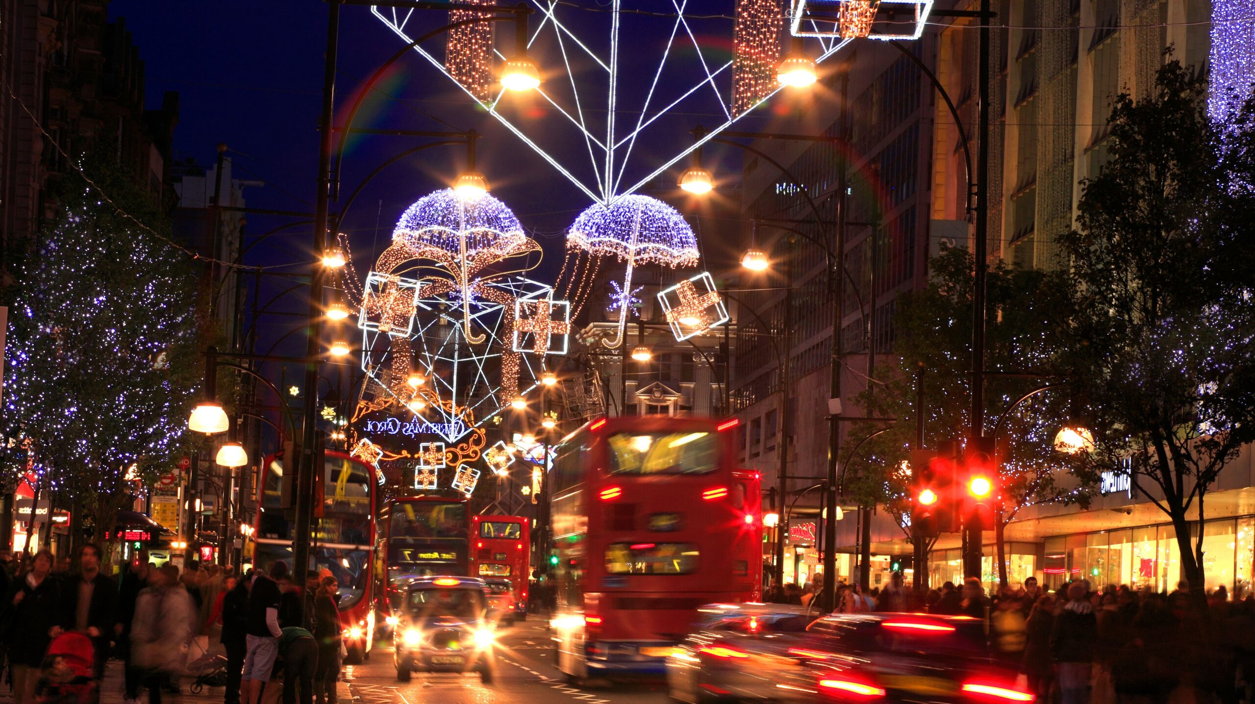 CHristmas-lights-with-direct-coach-hire